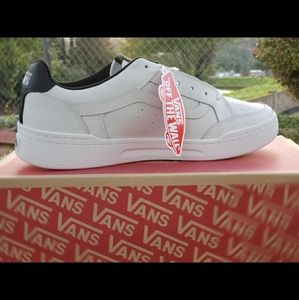 Vans Highlander (sporty) sz 91/2  white